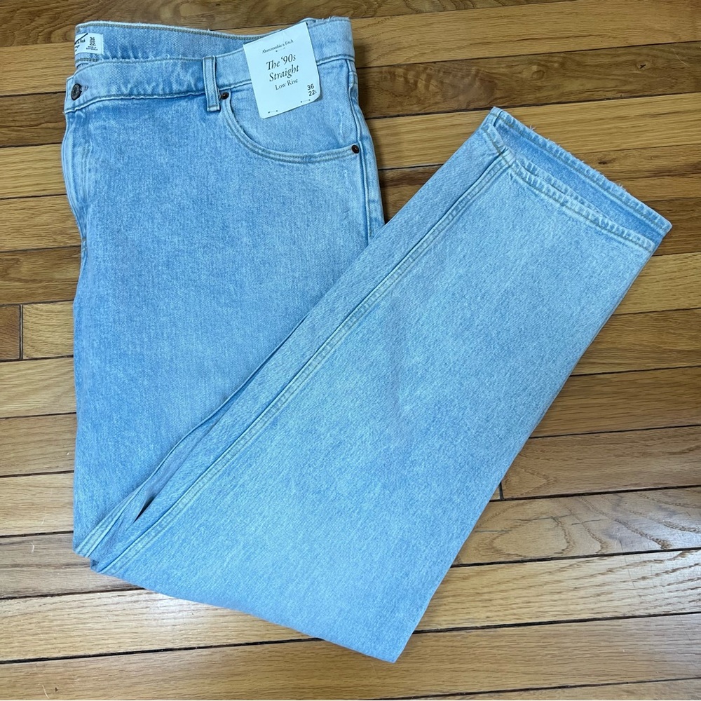 Abercrombie & Fitch light wash The '90s Straight Low Rise jeans size 22
